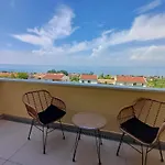 Doris Вилла Лацизе